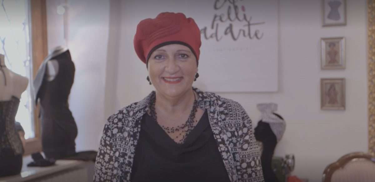Premio Victoria - cappellini per coprire i cattivi pensieri